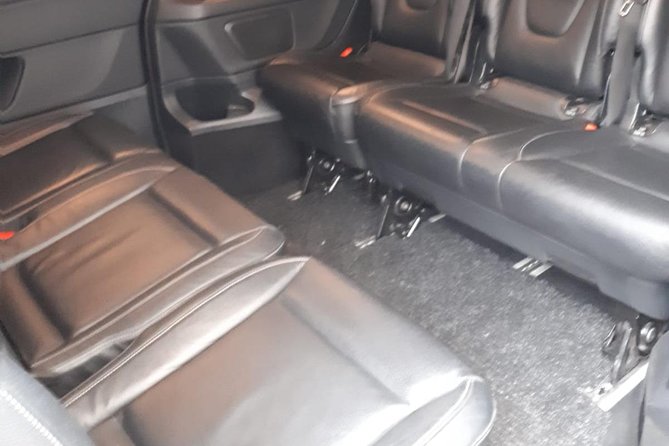 Luxury Minivan from Brussels airport to the city of Brussels - Private minivan comfort, air conditioning, and on board Wi-Fi