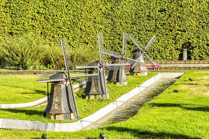Mini Europe Entry Ticket in Brussels with Flexible Priority Entry - The Landmark Loop: Big Ben at 4 Meters and the Eiffel Tower at 13