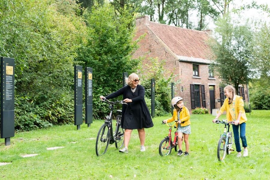 Mons : The Van Gogh House - Inside the small modernized house where Vincent lived and worked