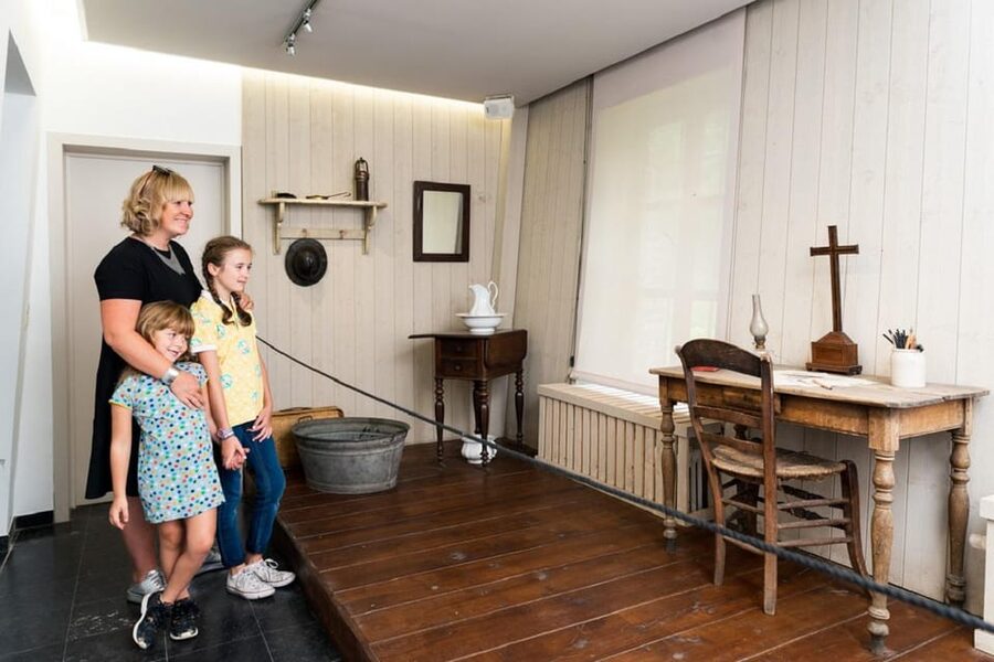 Mons : The Van Gogh House - Your self-guided route: garden entrance to renovated pavilion
