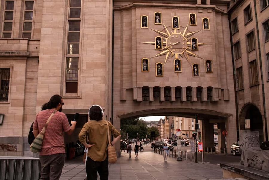 MUSIC TOUR OF BRUSSELS (SPANISH) - A 2-hour music walk that links famous Brussels to actual sound