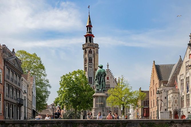 Private 3-hour walking tour of Bruges with official tour guide - Meeting at the Markt: your orientation shortcut