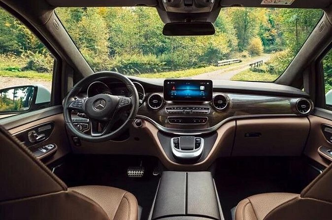 Private Arrival Transfer from Brussels Airport to Brussels City by luxury Van - Who this private transfer suits best