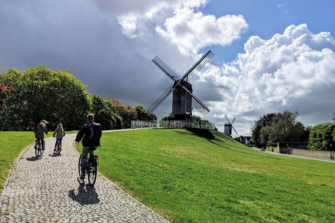 Private Bruges 3.5-Hour Guided Bike Tour: Discover Hidden Gems - Cycling through the center: Groeninghe Museum pass