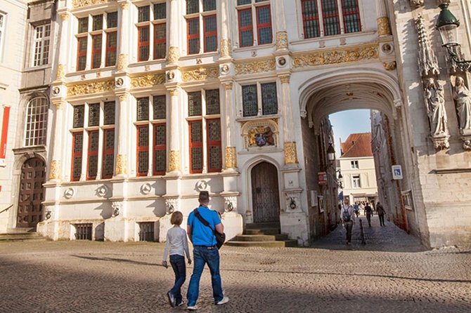 Private Bruges Historical Walking Tour with Chocolate Treat - Starting at Markt 5 and Ending Near Minnewater Park