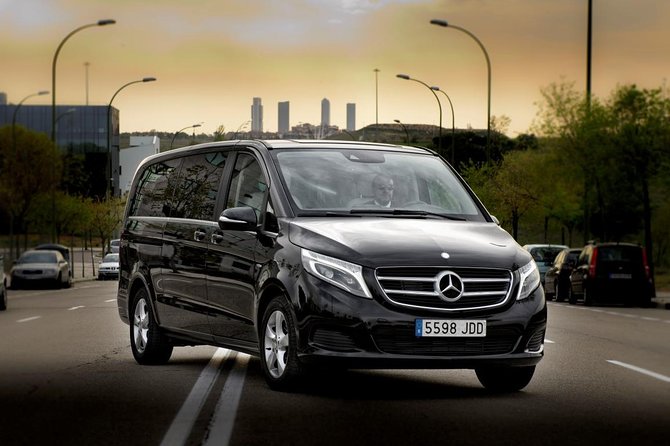 Private Departure Transfer from Brussels City to Brussels Airport by luxury van - The Meet-and-Greet in Brussels City (Where the Day Gets Easier)