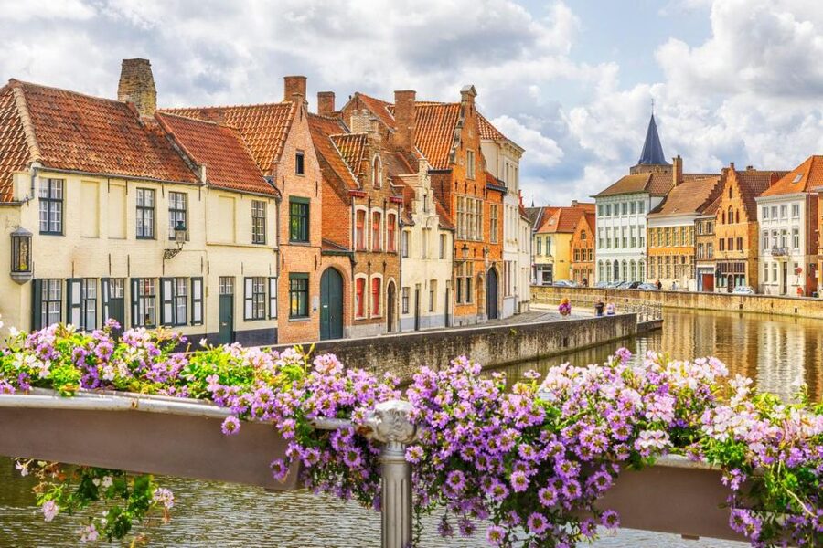 Private Guided Tour of Bruges’ Iconic Sites & Chocolate - Starting at Grote Markt, and why this tour begins in the right place