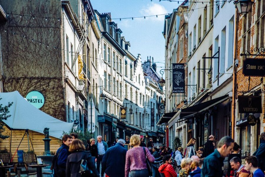 Private Tour: Experience the Christmas Magic in Brussels - Rue de la Madeleine Bakery Stop: Food Part You’ll Remember