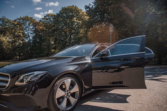 Private transfer from BRU Airport to Brussels city with luxury limousine 3 pax - Key highlights at a glance