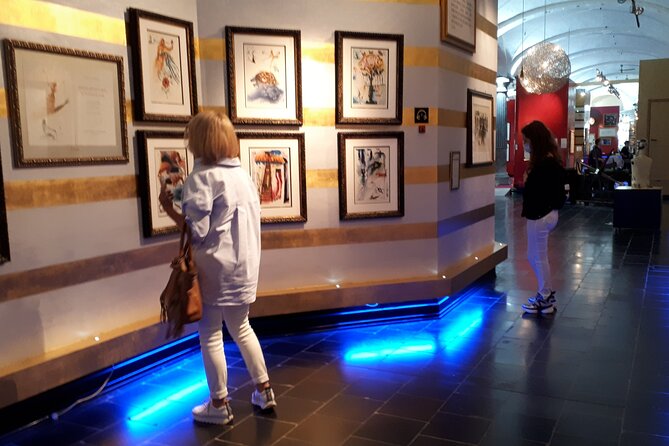 Salvador Dalí Exhibition in Bruges Admission Ticket - The “Dalínian showroom” feel: what the space is doing to your eye