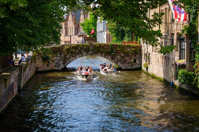 Self Guided Walking City Tour in Brugges - Sint-Janshospitaal: Medieval Healthcare With a Pharmacy Interior