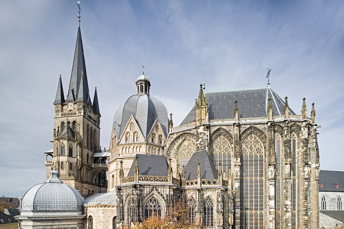 Small Group Liège to Aachen to Maastricht Border Crossing Tour - Basilica of Saint Servatius and a dinner in cobblestone evening mode