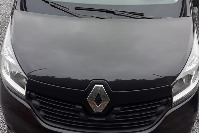 Standard Minivan from Charleroi airport to city of Brussels - A private minivan transfer that cuts the stress at both ends