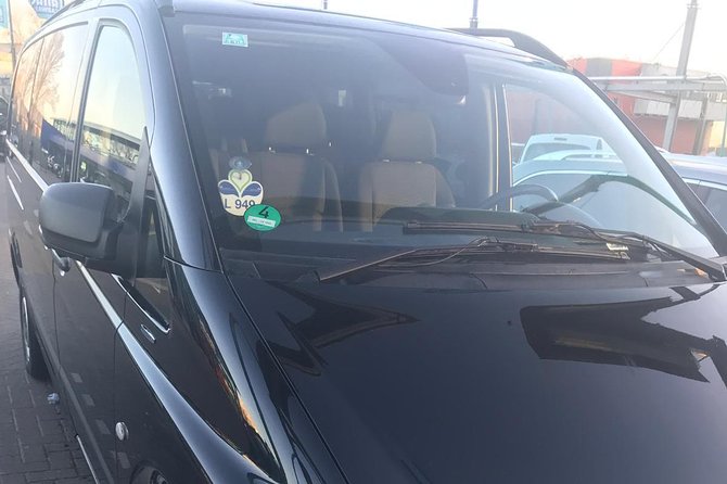 Standard Minivan from Charleroi airport to city of Brussels - On the road in an air-conditioned, Wi-Fi equipped minivan