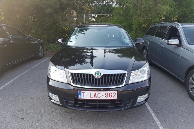 Standard vehicle from Brussels airport to city of Antwerp - Where you meet your driver: Café Java in arrivals hall