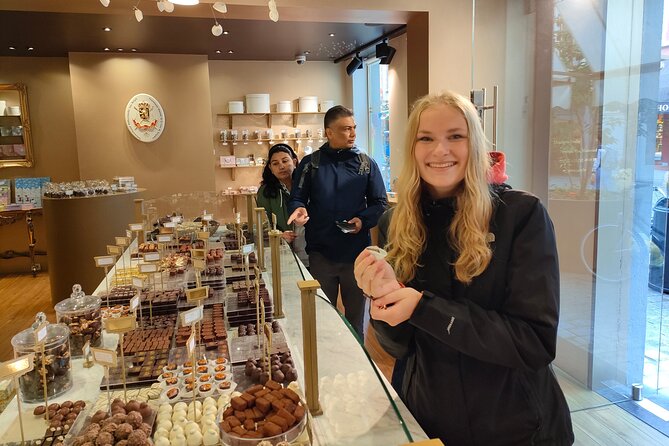 Tasty massage chocolate and spicy stories! - Markt meet-up, then a carriage ride that saves your feet