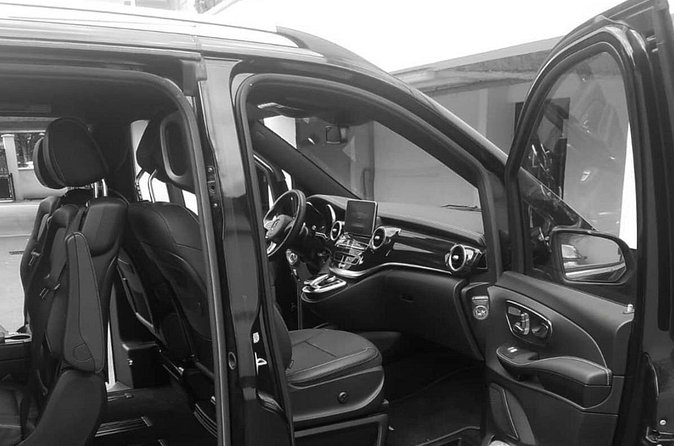 Taxi Brussels < - > Namur - Who should book this Brussels to Namur taxi?