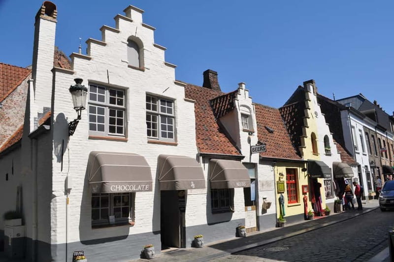 Thé best chocolate in Bruges! Private tour! - Ten Wijngaerde Beguinage UNESCO stop: quiet garden, white houses, and a reset