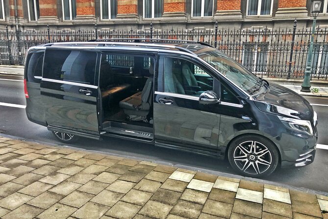 Transfer Brussels Airport (BRU) --> City Center 7 PAX (ONE WAY) - The 7-pax business minivan: why group size is the real deal-maker