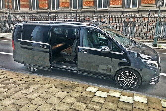 Transfer Brussels Airport --> Brussels MB V Class 7 PAX (ONE WAY) - Inside the Mercedes V-Class: Comfort for Up to 7