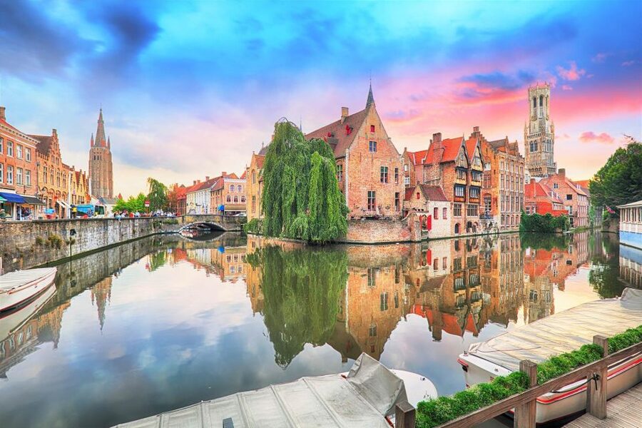 Visit of Bruges in 1 day private tour from Paris - Groeningemuseum: Bosch and Van Eyck in a focused afternoon