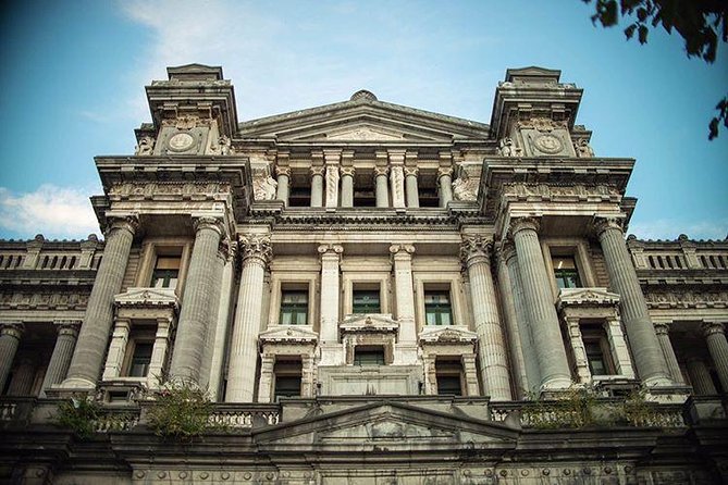 Visite guidée : Bruxelles, 1000 Ans de Luttes - Stop 2: Palais de Justice, the scandal of unfinished renovation
