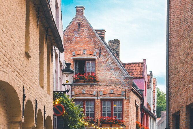 Walking tour of Bruges with boat option and/or beer tasting - Walplein and Stoofstraat, beer stories plus medieval house spotting