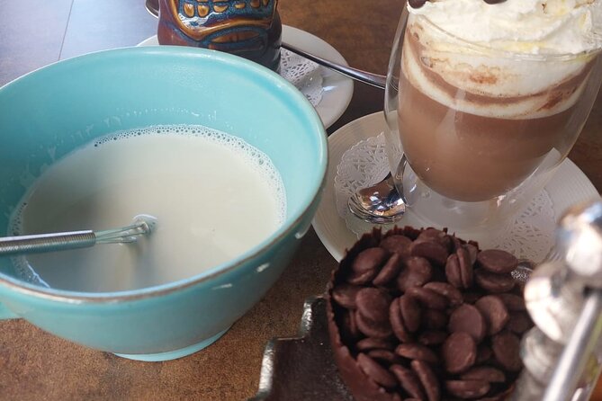 Walking Tour with Hot Chocolate and Chocolate Tasting - Meeting at Fnac Markt, and why arriving early helps